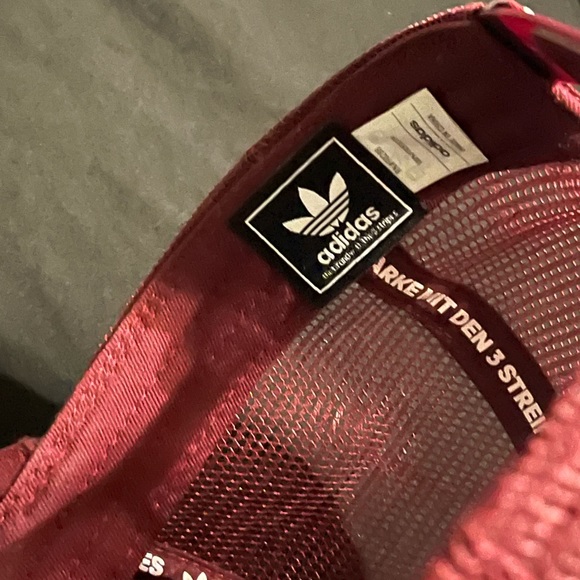 Adidas trucker hat - Picture 2 of 4
